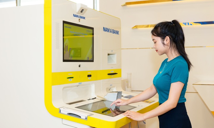 Giao dịch ngân hàng xuyên tết chỉ 'một chạm'