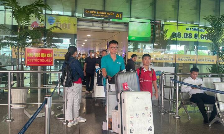 Sân bay Tân Sơn Nhất đón lượng khách chạm 'đỉnh' dịp Tết Nguyên đán
