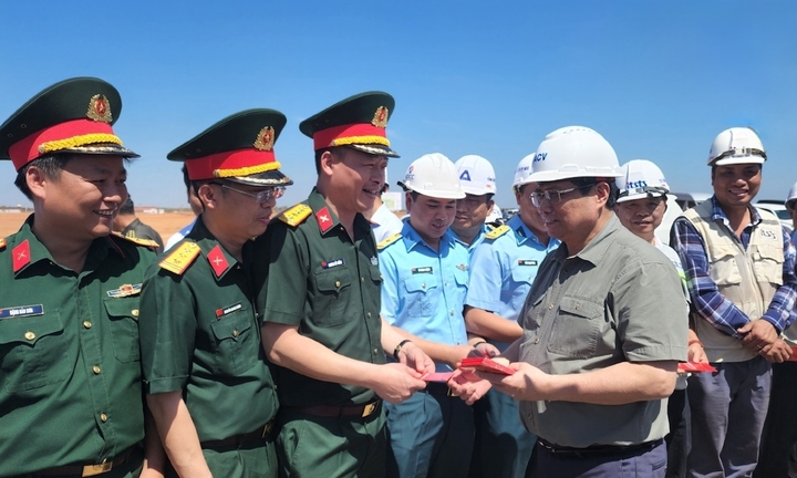 Thủ tướng: Phấn đấu rút ngắn tiến độ hoàn thành sân bay Long Thành từ 3-6 tháng