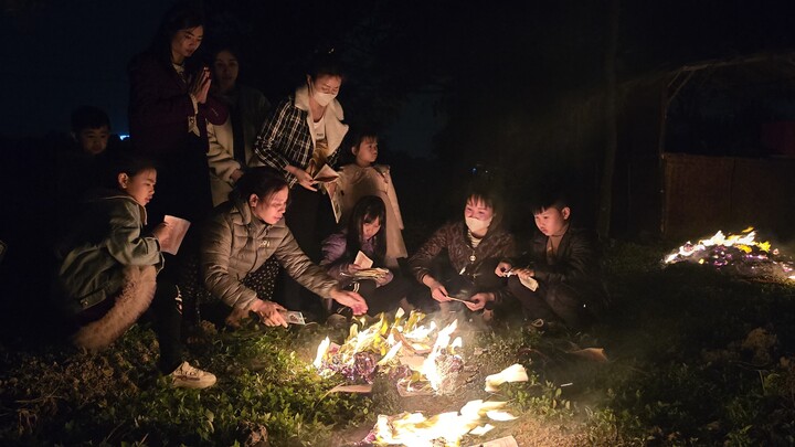 Về Bắc Ninh dự phiên chợ Âm Dương mỗi năm mở một lần vào đêm mùng 4 Tết