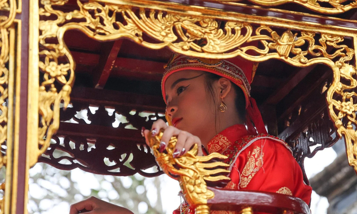 'Tướng bà' 10 tuổi được bảo vệ nghiêm ngặt tại lễ khai hội đền Gióng