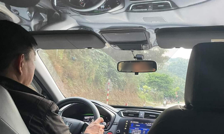 Có nên bọc nilon trần xe ô tô?