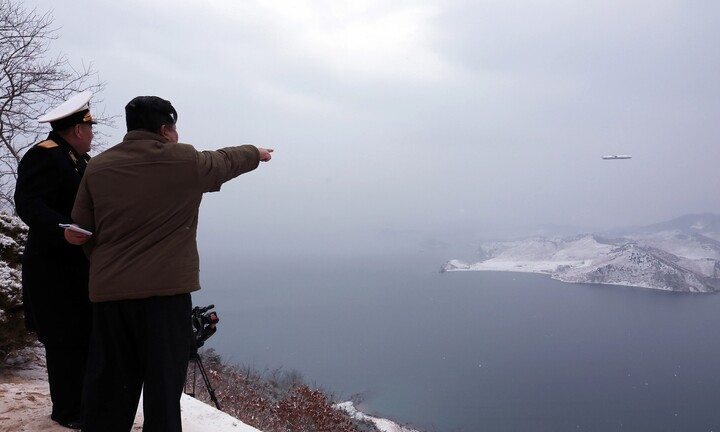 Nhà Lãnh đạo Triều Tiên thị sát buổi phóng thử tên lửa mới