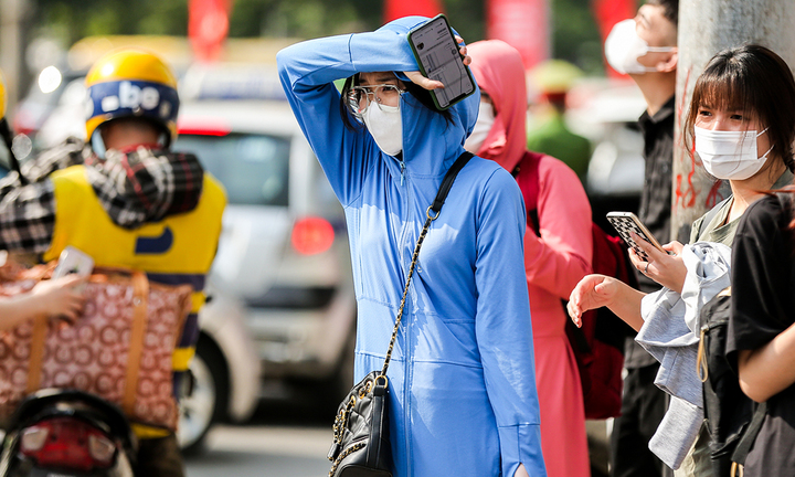 Tuần tới nhiệt độ Hà Nội cao bất thường, nóng như đầu hè