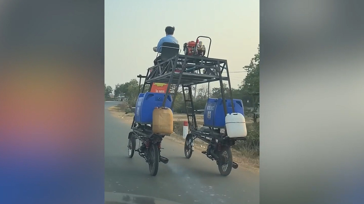 Kỳ lạ chiếc xe 'trơ xương' xuất hiện trên đường phố Campuchia