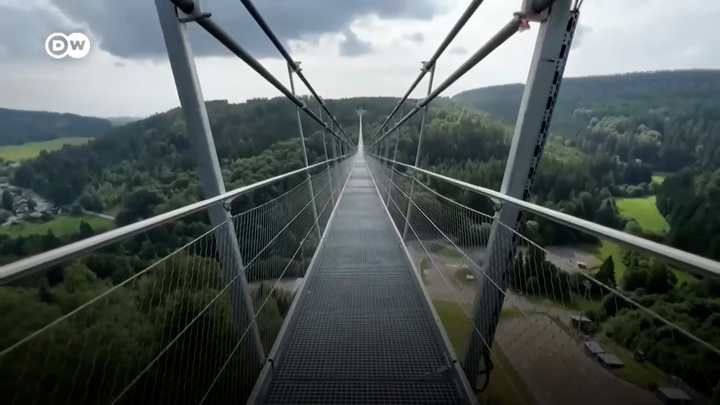 Ngỡ ngàng với cầu treo không trụ đỡ dài nhất thế giới