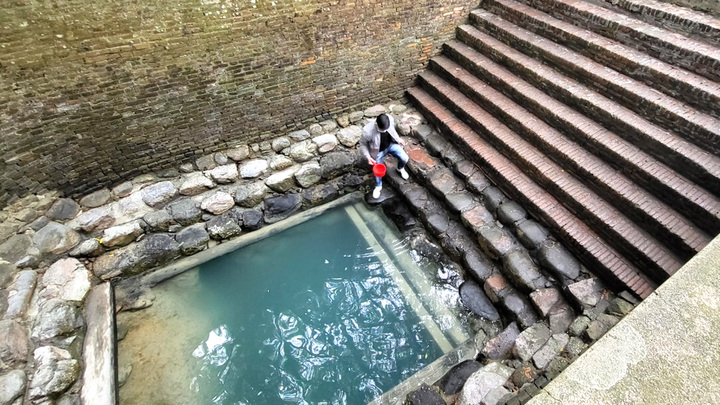 Người dân viếng Đền Cùng - Giếng Ngọc xin nước cầu may dịp đầu năm