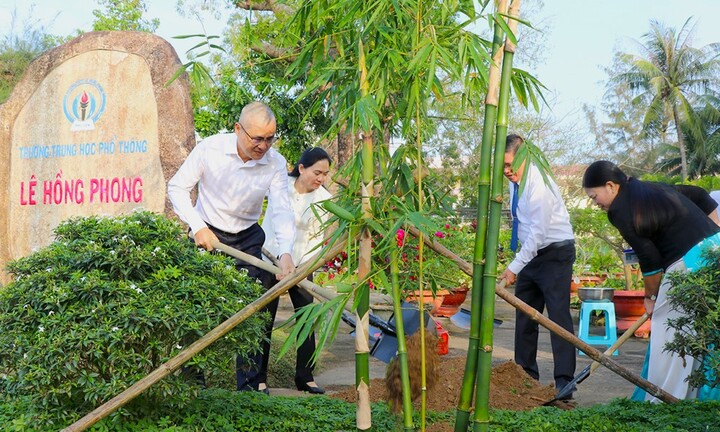 Nhiều hoạt động của Bí thư Tỉnh ủy Phú Yên trong ngày ra quân đầu năm