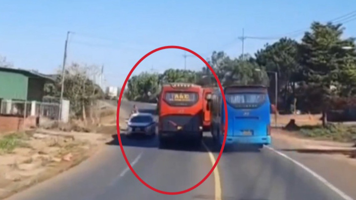 'Quan tài bay' vượt ẩu trên quốc lộ bị CSGT tuýt còi 