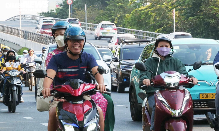 Dự báo thời tiết TP.HCM hôm nay 22/2: Ít mây, trời nắng nóng