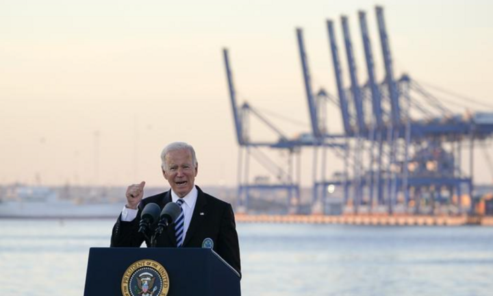 Mỹ lo ngại cả cần cẩu Trung Quốc, chi số tiền khổng lồ thay thế