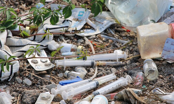 Rùng mình chứng kiến kim tiêm nằm la liệt trong bãi rác ở Đắk Nông