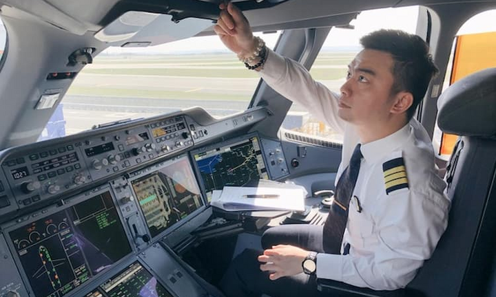 Chi phí học phi công có cao?