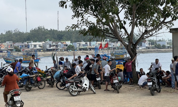 Tàu cá va chạm với tàu vận tải khiến một người tử vong, hai người mất tích