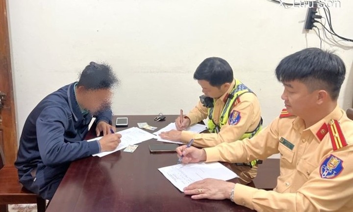 Danh tính tài xế lái ô tô tải chạy ngược chiều trên cao tốc ở Nghệ An