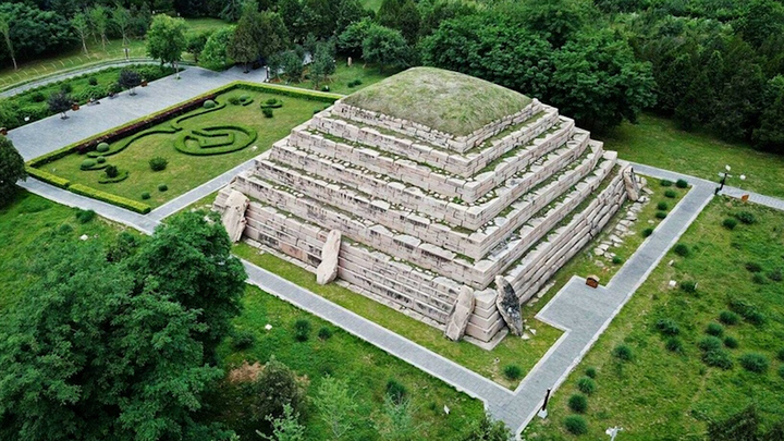 Ngỡ ngàng quần thể 10.000 lăng mộ cổ ở Triều Tiên