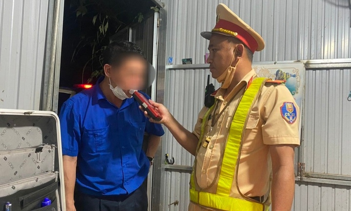 Lái xe buýt liên tỉnh ở Đắk Lắk vi phạm nồng độ cồn khi đang chở khách