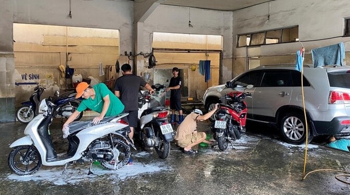 Rửa xe máy thường xuyên có hại không?