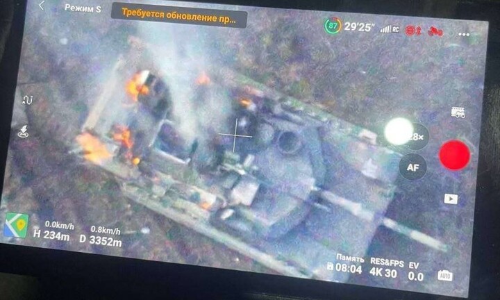 Xe tăng do Mỹ chế tạo lần đầu tiên bị bắn cháy ở Ukraine