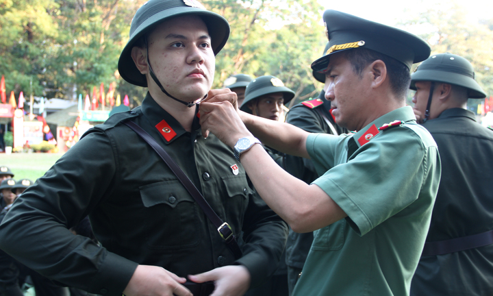 'Nhập ngũ là trách nhiệm của tuổi trẻ, con sẽ trưởng thành hơn'