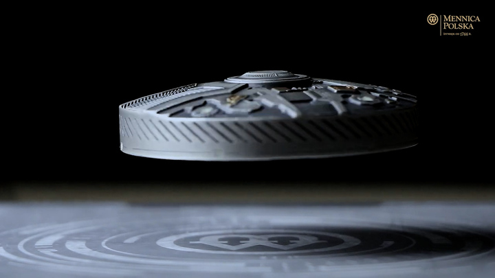 Ngắm đồng tiền xu bay đầu tiên trên thế giới 