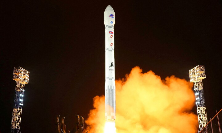 Vệ tinh quân sự Triều Tiên bất ngờ thay đổi quỹ đạo