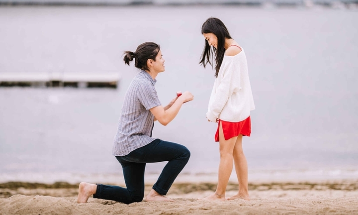 Vừa nhận lời cầu hôn, bạn gái bắt ký hợp đồng sang tên nhà, nộp lương