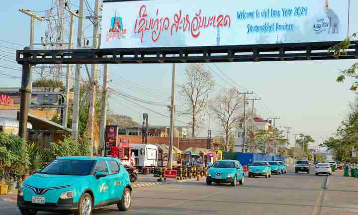 Xanh SM Lào khai trương dịch vụ taxi điện tại Savannakhet
