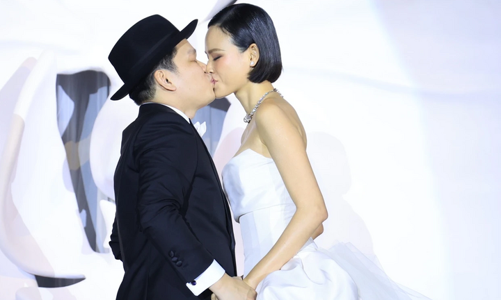 Siêu mẫu Tuyết Lan khóc nức nở trong đám cưới với chồng bác sĩ