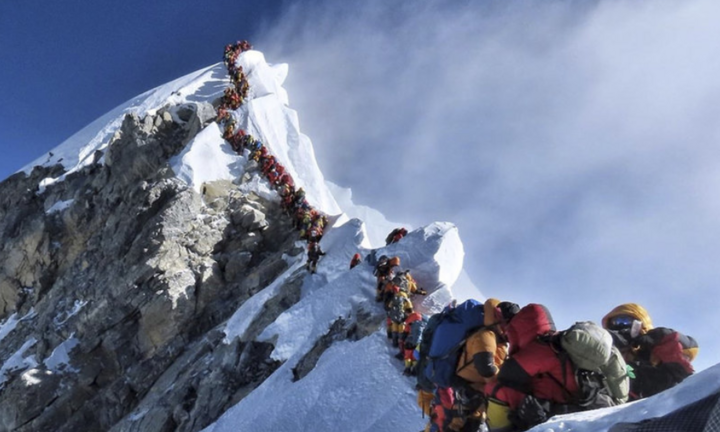 'Đỉnh Everest quá đông đúc, bẩn thỉu'