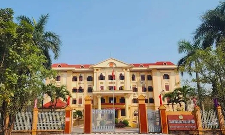 Cho thôi việc nữ cán bộ TAND tỉnh Quảng Bình 'nghỉ phép qua Mỹ du lịch'