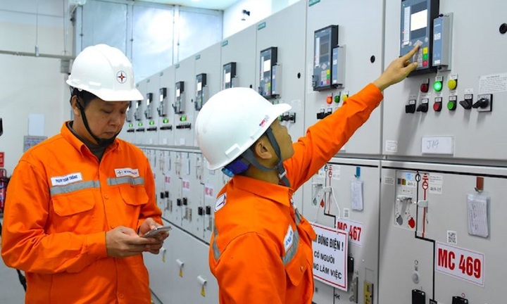 Vừa chi tiêu Tết đã phải gom nộp tiền điện, nhiều gia đình ở Hà Nội choáng váng