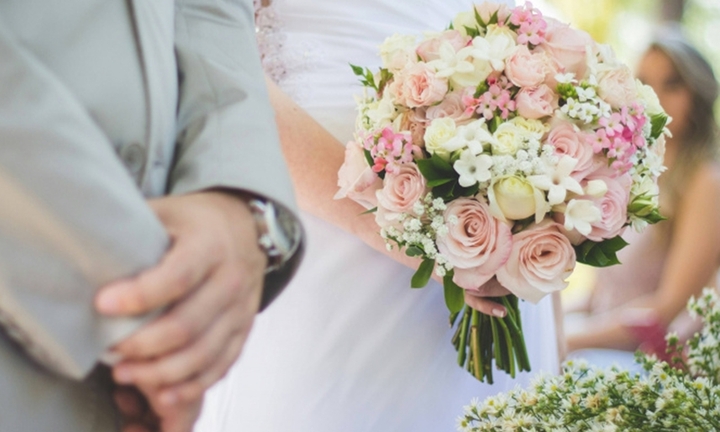 Bị giục kết hôn, cô gái lấy người đàn ông đồng tính để được tự do