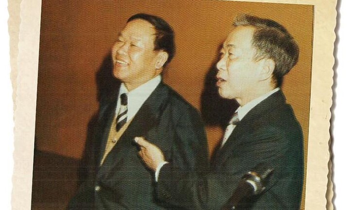 Nhà thơ nổi tiếng nào 26 tuổi đã làm Bộ trưởng?