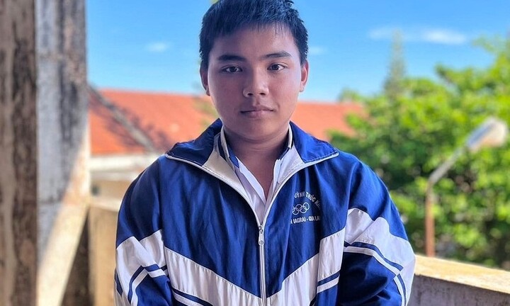 Học sinh nghèo nhặt được của rơi, trả người bị mất