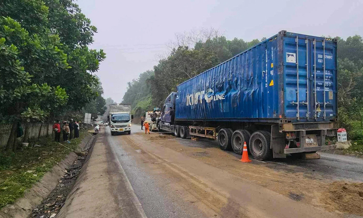 Thủ tướng yêu cầu đánh giá hạ tầng tuyến Quốc lộ 2 sau tai nạn 5 người chết