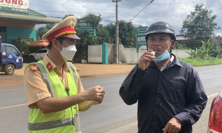 Điều khiển xe máy khi trong cơ thể có chất ma túy bị xử phạt bao nhiêu tiền?