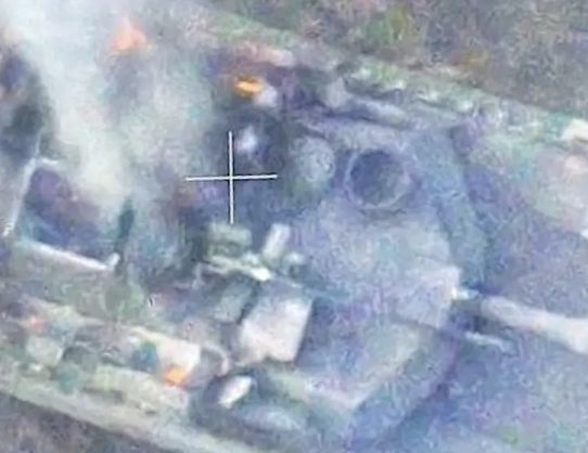 Khoảnh khắc quân Nga bắn hạ siêu tăng Abrams của Ukraine 