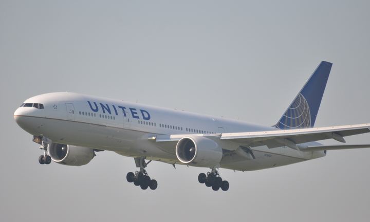 Máy bay Boeing lại gặp sự cố rơi bánh khi cất cánh