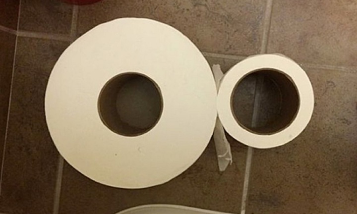 Cuộn giấy nào có lõi lớn hơn?