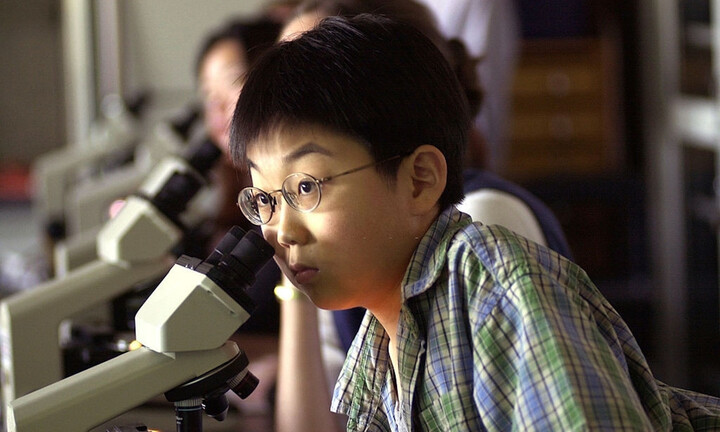 Thần đồng 13 tuổi đỗ trường y, 21 tuổi nhận bằng bác sĩ giờ ra sao?