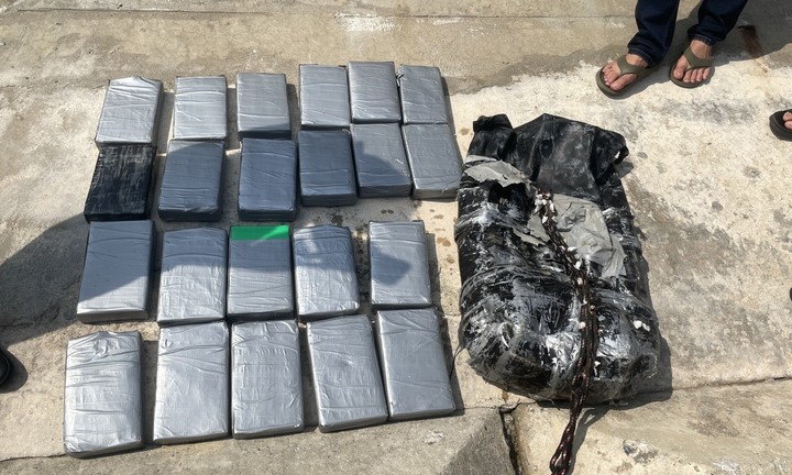 Phát hiện 26kg ma túy trôi dạt vào bờ biển đảo Lý Sơn