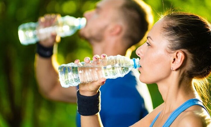 Uống bao nhiêu nước mỗi ngày giúp giảm cân?