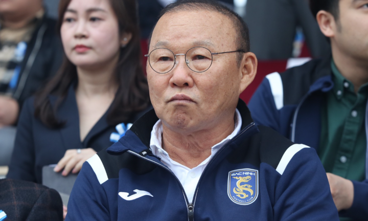 Ông Park Hang Seo lần đầu tiên dự khán trận đấu của đội bóng mới