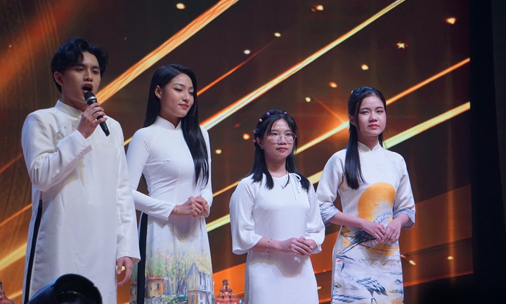 4 đội thi xuất sắc giành giải quán quân Brand Review Award