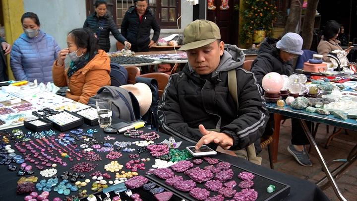 Phiên chợ đá quý độc đáo trong lòng Hà Nội