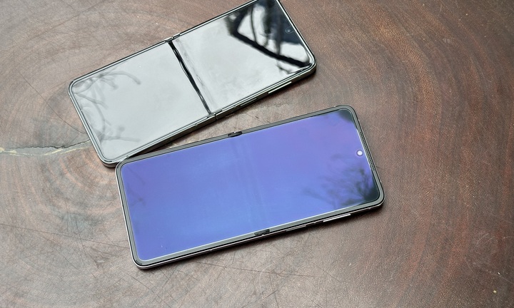 Doanh số điện thoại gập của Samsung 'cắm đầu'