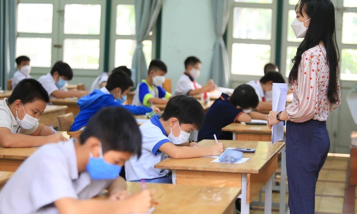 Chi tiền tỷ đầu tư cho con vào trường chuyên có đáng?