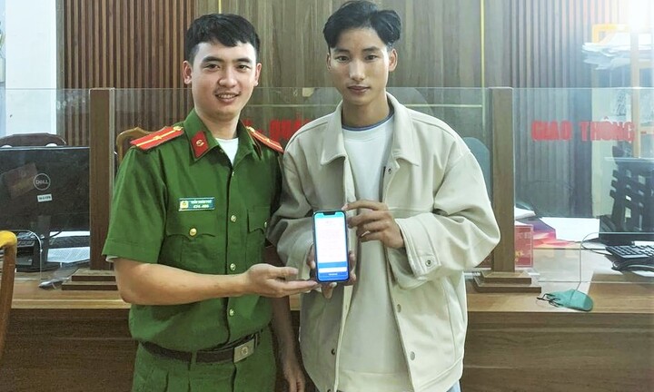 Nam sinh trả lại 200 triệu đồng cho người chuyển nhầm