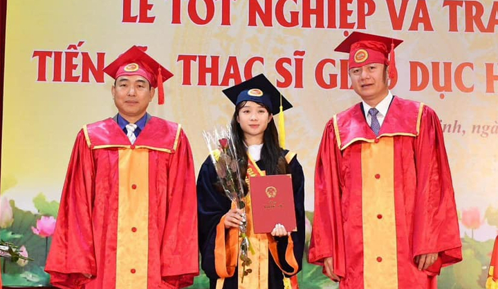 Dương Thúy Vi nhận bằng thạc sỹ